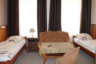 Отель Hotel Polonia Намыслув Двухместный номер Делюкс с 1 кроватью и собственной ванной комнатой-1