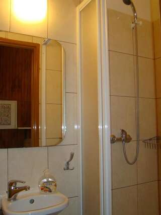 Отель Hotel Polonia Намыслув Одноместный номер с собственной ванной комнатой-4
